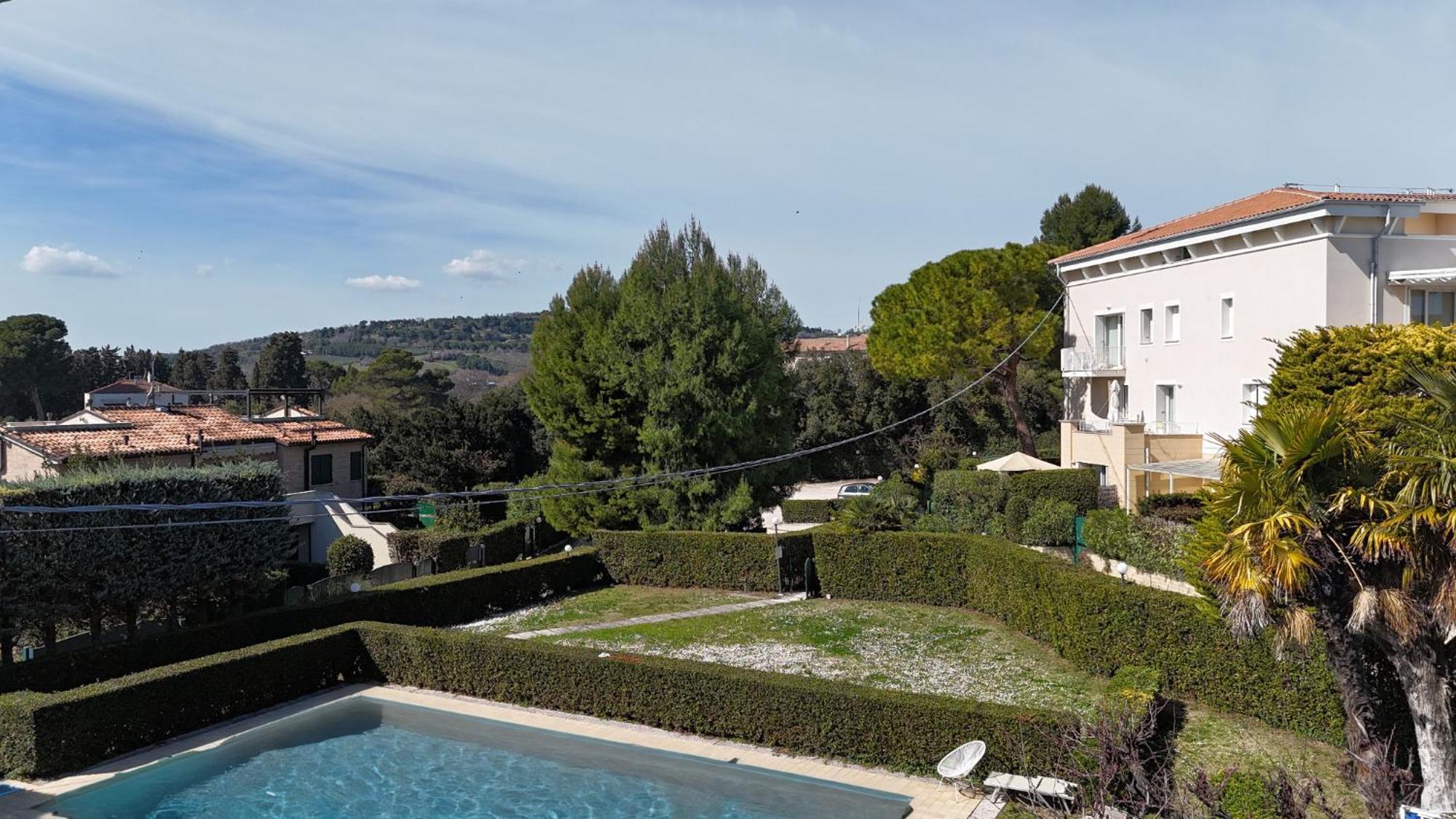 N185 - Numana, Meraviglioso Trilocale Con Terrazzo E Piscina Buitenkant foto